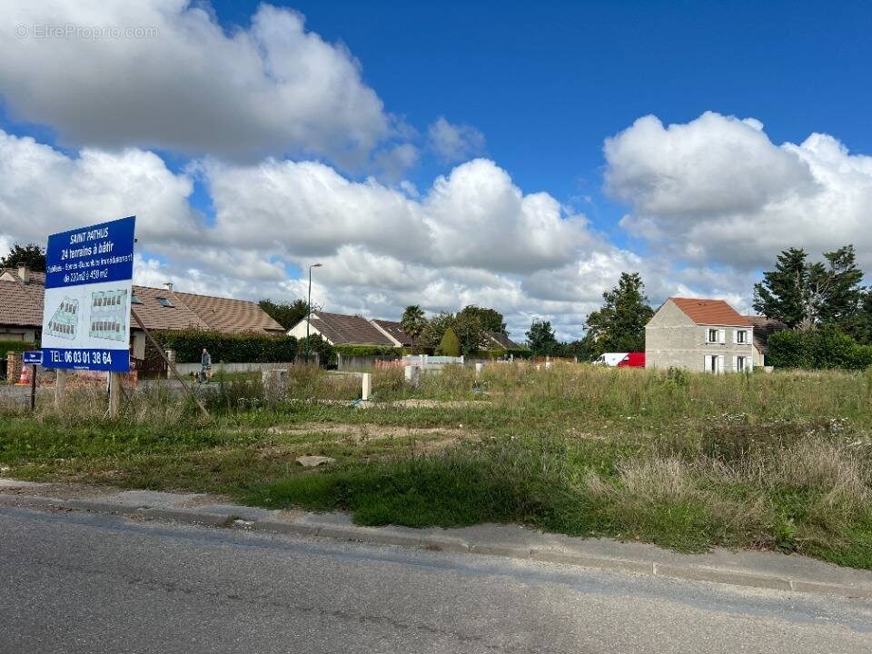 Terrain à MAREUIL-LES-MEAUX