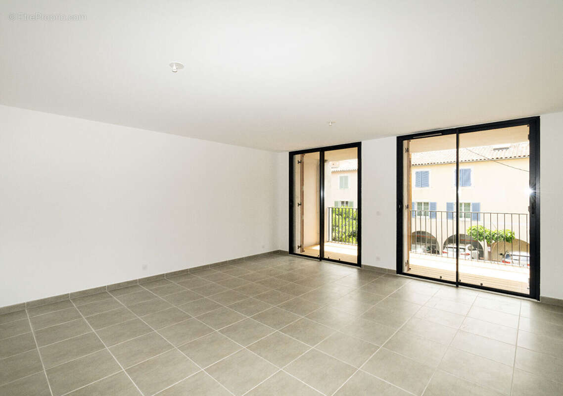 Appartement à BORMES-LES-MIMOSAS