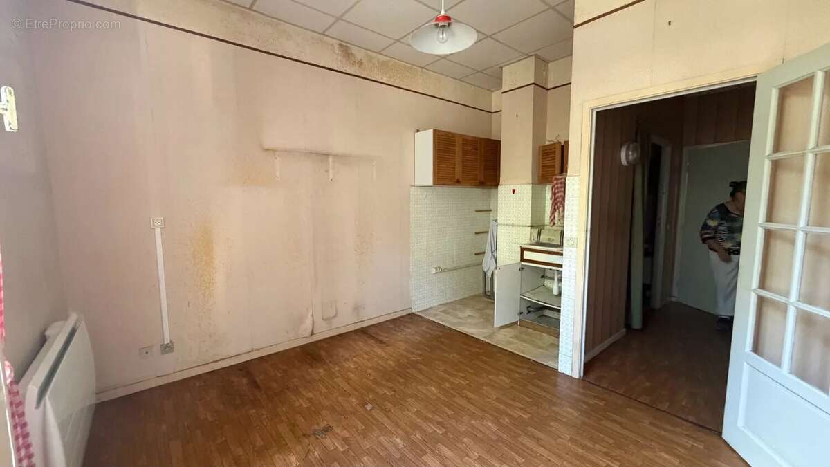 Studio à rénover avec beau potentiel – Résidence Les Alpes - photo 3