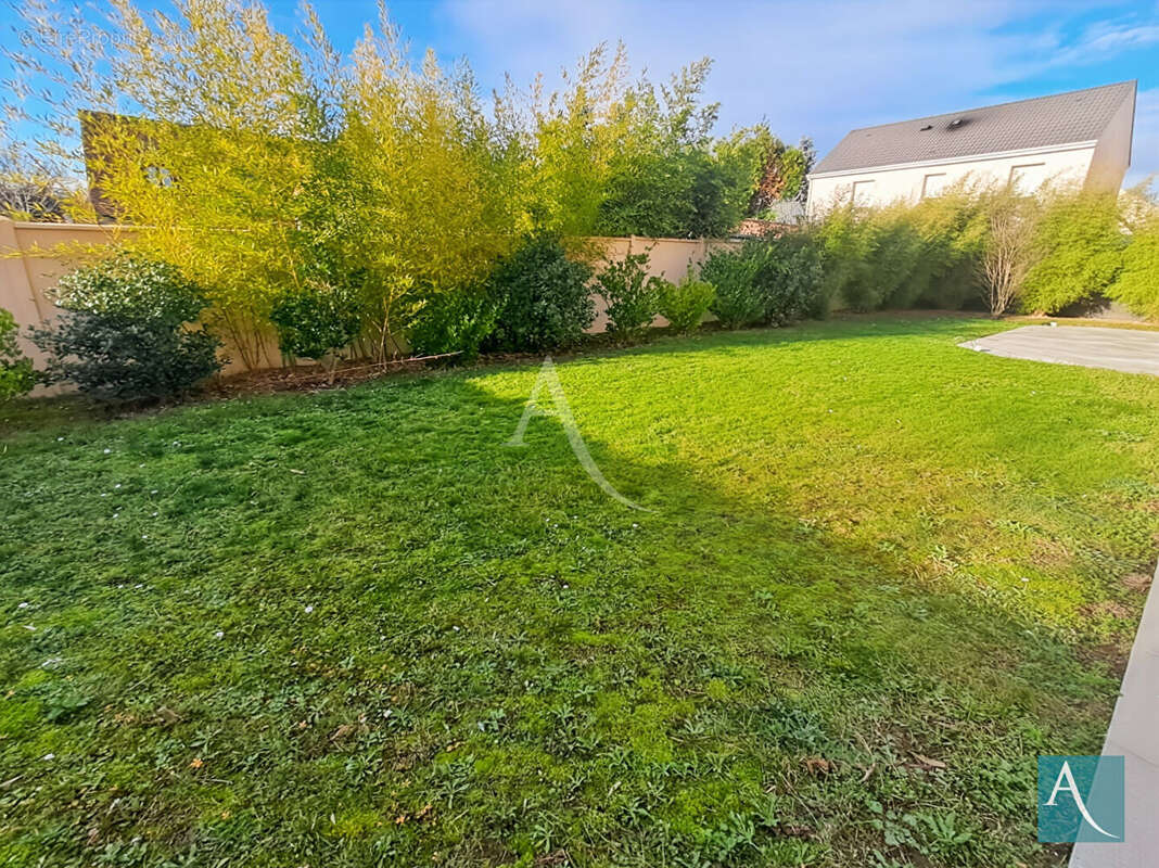 Maison à OLLAINVILLE