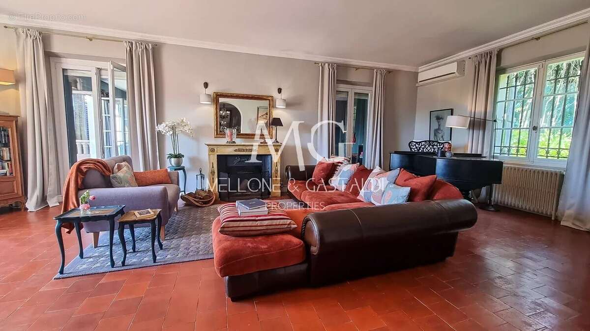 Maison à LE CANNET