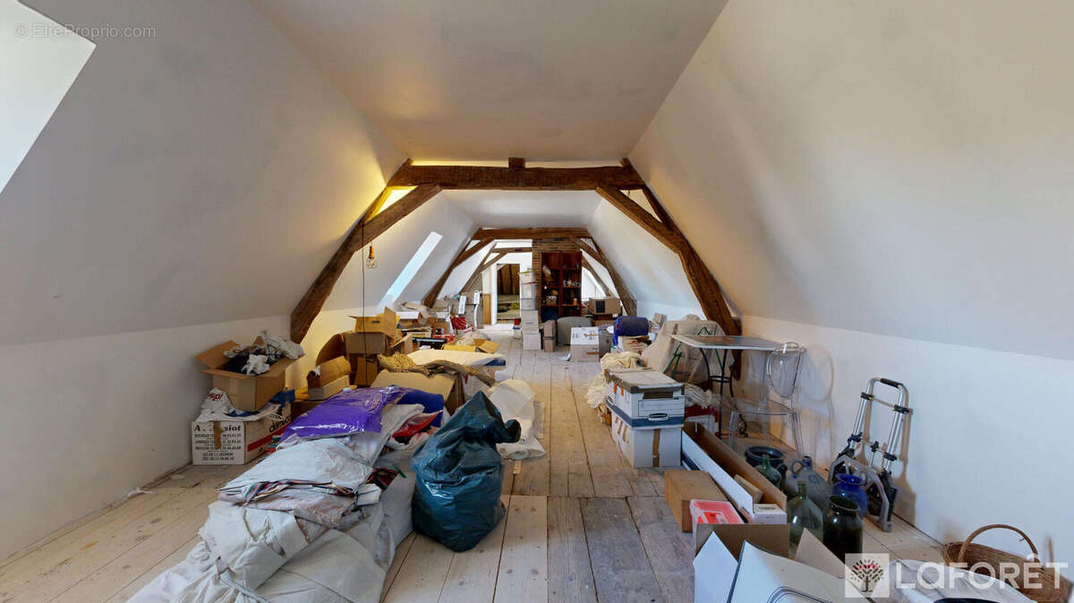 Ancienne cure du XVIIIe,  Propriété de caractère avec dépendances sur 1,7 ha - photo 11