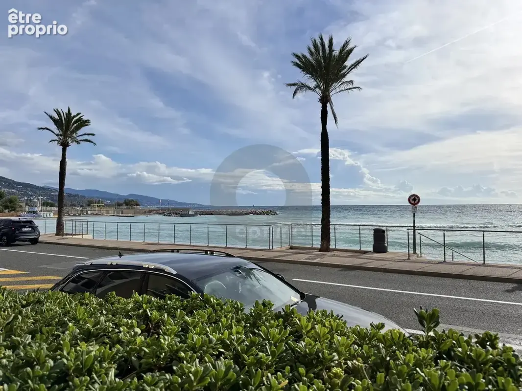 Roquebrune 2 pièces bord de mer garage jardin - photo 2