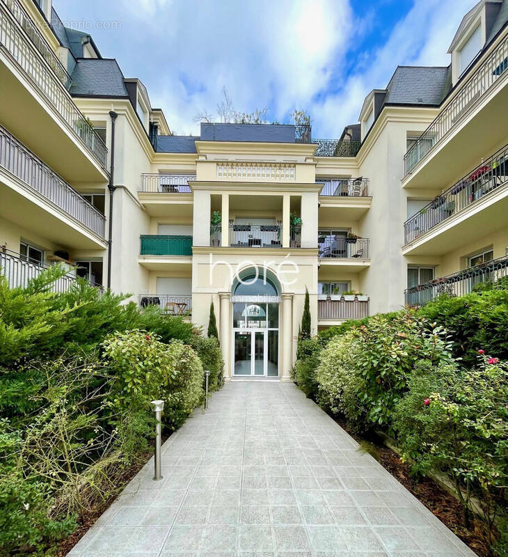 Appartement à LA GARENNE-COLOMBES