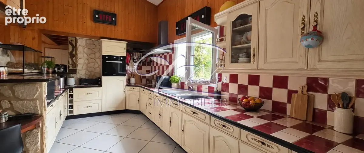 Maison 6 pièces 260 m² à vendre à La Lande-De-Fronsac (33240) - photo 4