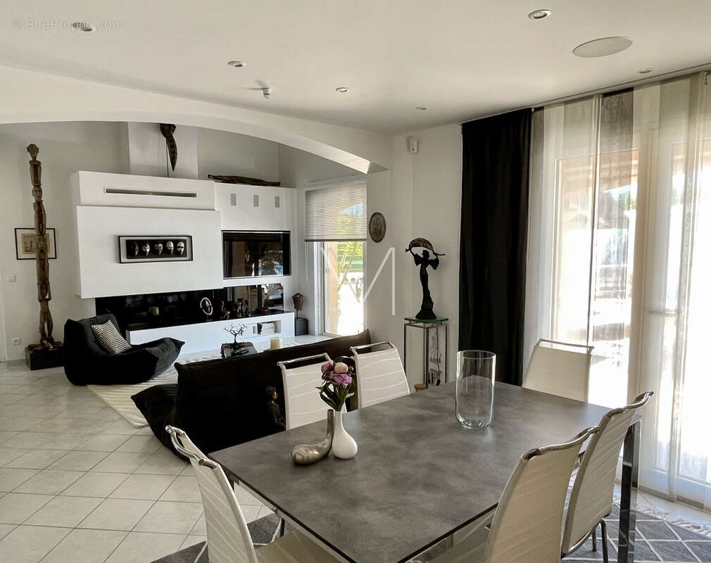 Maison à PLAN-DE-LA-TOUR