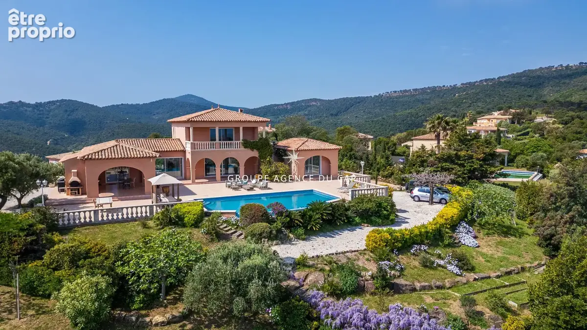 A vendre villa vue mer panoramique de 220m2 aux issambres  avec garage et piscine - photo 3