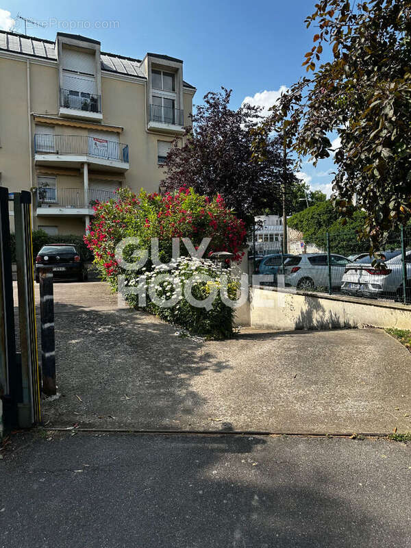 Parking à JUVISY-SUR-ORGE