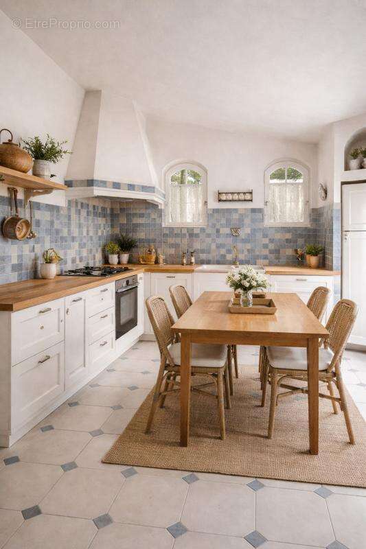 Maison à LE REVEST-LES-EAUX