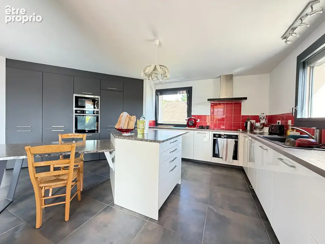 Maison Lons-Le-Saunier 8 pièces / 5 chambres / bureau / 172 m² - photo 2