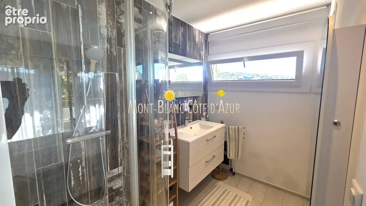 Appartement type villa sur le toit de 80 m2 environ, 3 chambres, vue mer, terrasse 100 m2, garage, cave - photo 24