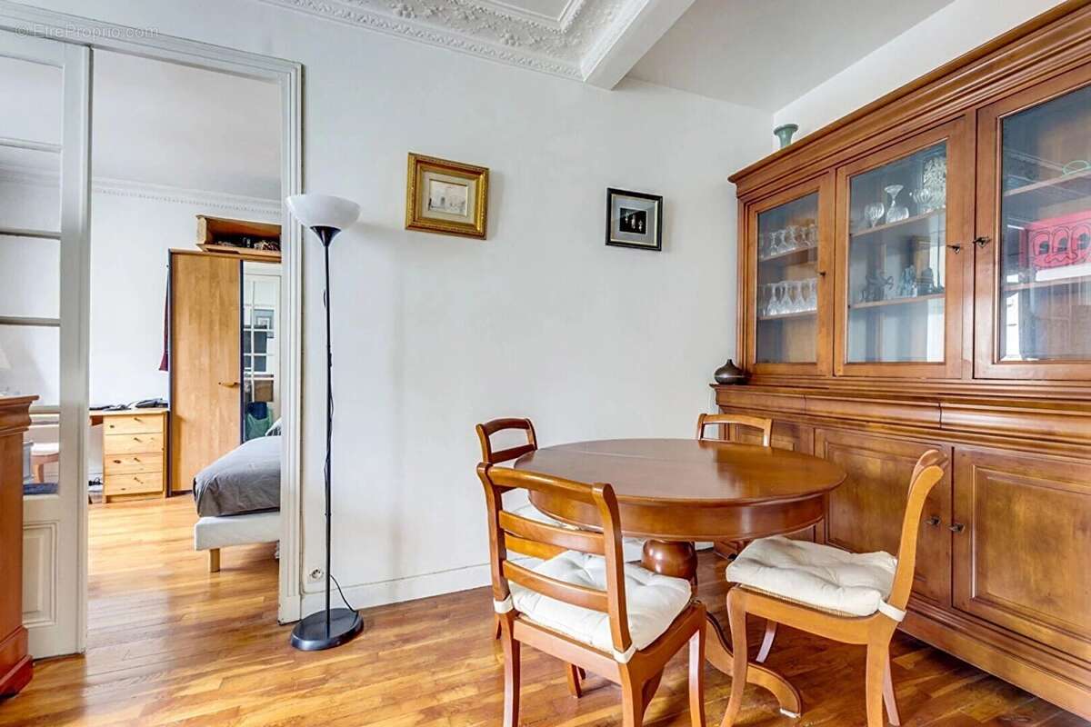 Appartement à PARIS-14E