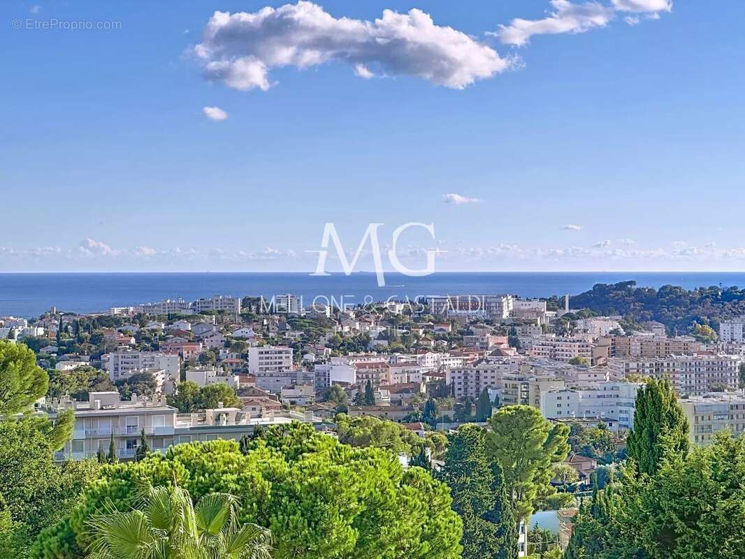 Appartement à LE CANNET