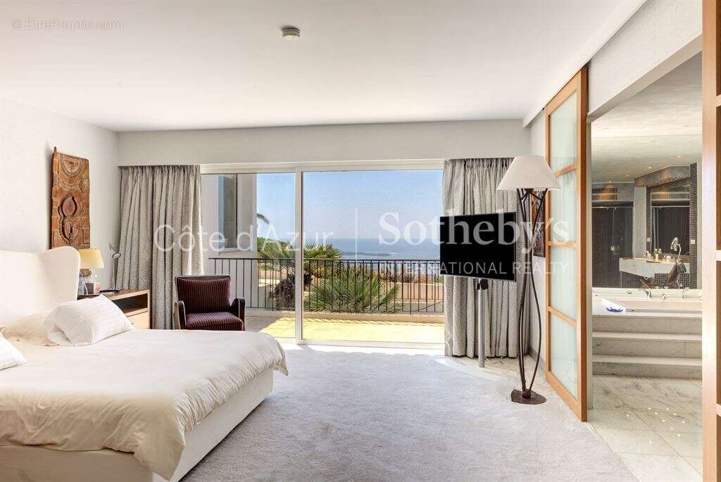 Cannes Californie, villa d'inspiration Couëlle avec vue panoramique, piscine et maison d'invités - photo 18