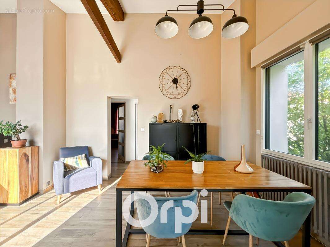 Maison à LA CHAIZE-LE-VICOMTE