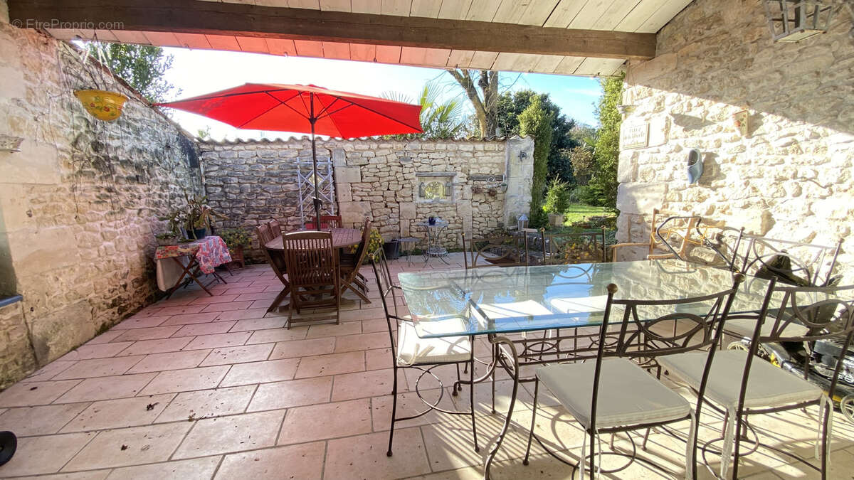 Maison à BOUTENAC-TOUVENT