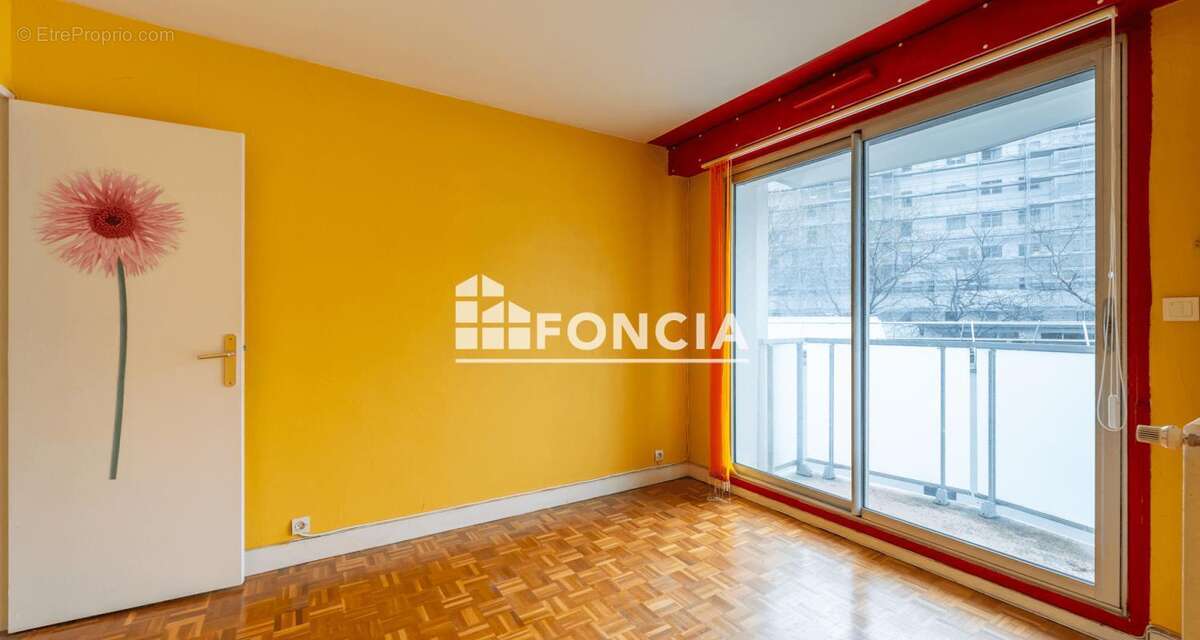 Appartement à PARIS-19E