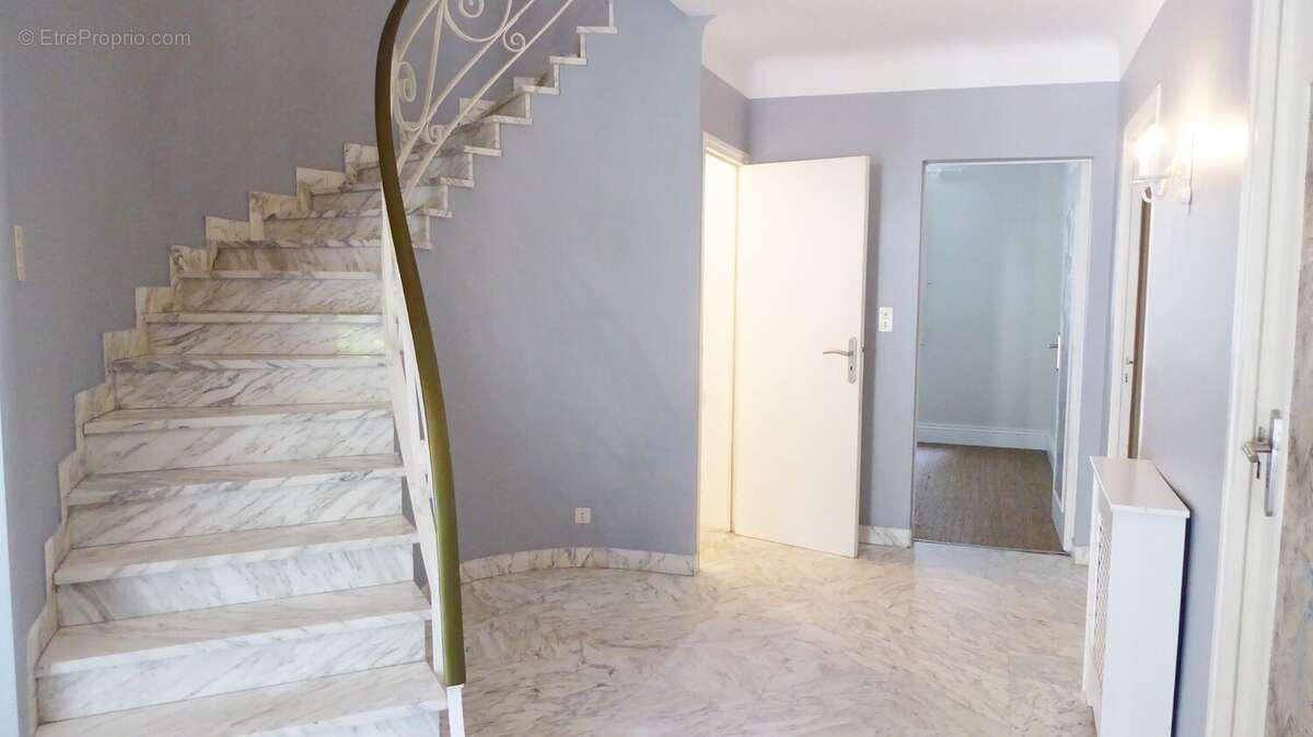 Maison contemporaine 200 m² avec T3 indépendant, piscine, terrain 1300 m²  proche lac  sans vis-à-vis  fort potentiel - photo 10