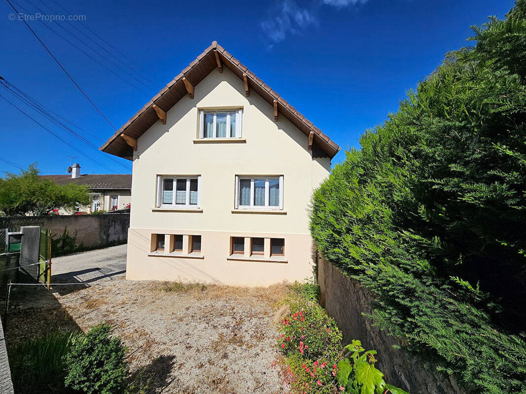 Maison à OYONNAX