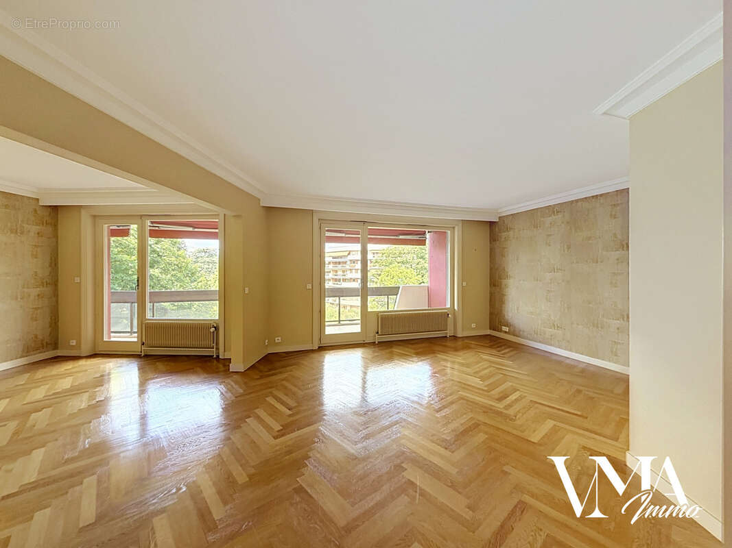 Écully Centre   Appartement de 145 m2 avec terrasse, parc, piscine et tennis - photo 5