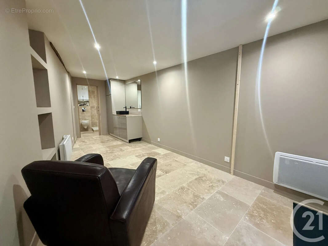 Autre à FONTAINEBLEAU