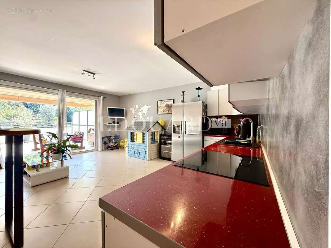 Bel trois pièces en excellent état dans résidence moderne avec piscine et performante sur le plan énergétique - photo 2