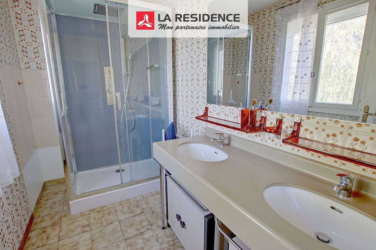 Maison 135 m² à Le Mesnil-Saint-Denis  - photo 8