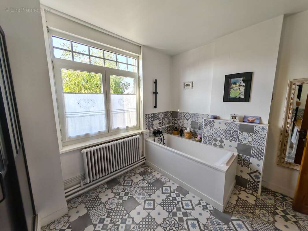 Maison bourgeoise de caractère  sur 3 niveaux–7 chambres – 2 salles d'eau,2 WC  Idéale pour une grande famille ou un investisseu - photo 19