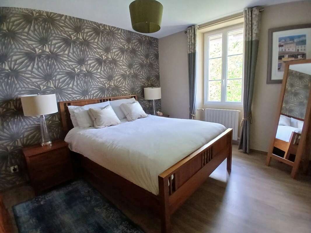 Maison à VILLEBOIS-LAVALETTE