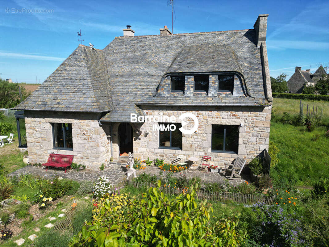 Maison Néo-Bretonne d'Exception à Saint Pol de Léon - 9 pièces, 5 chambres, grand terrain - photo 2
