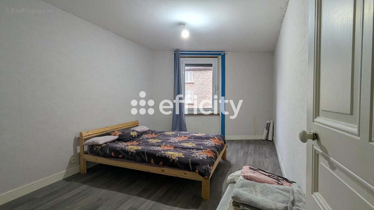 Maison à SAINT-REMY-SUR-DUROLLE