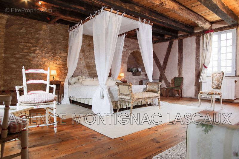 Commerce à MONTIGNAC