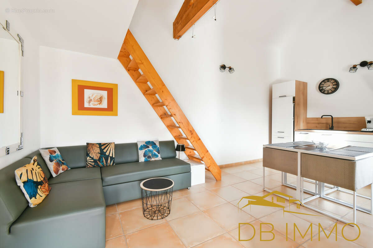 Maison à SAINT-LAURENT-DES-ARBRES