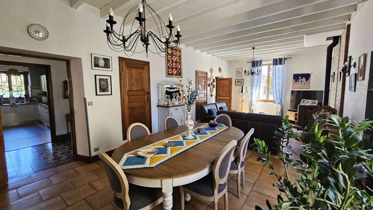 BEAUCHALOT - Maison de Maitre de 202 m2 sur terrain de 1400 m2 - photo 5