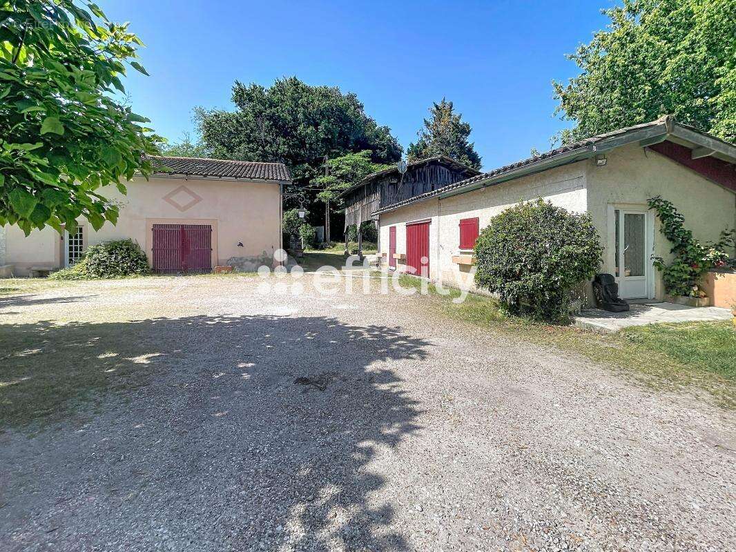 Maison à BAYAS