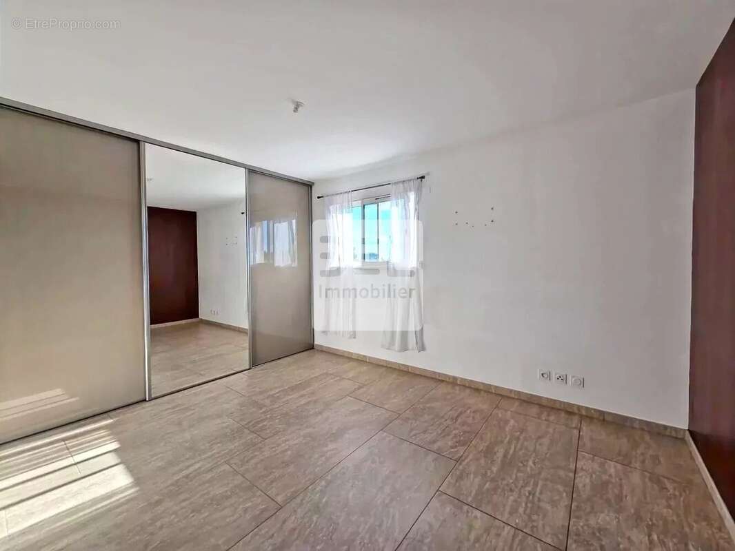 Maison à LAUDUN-L&#039;ARDOISE