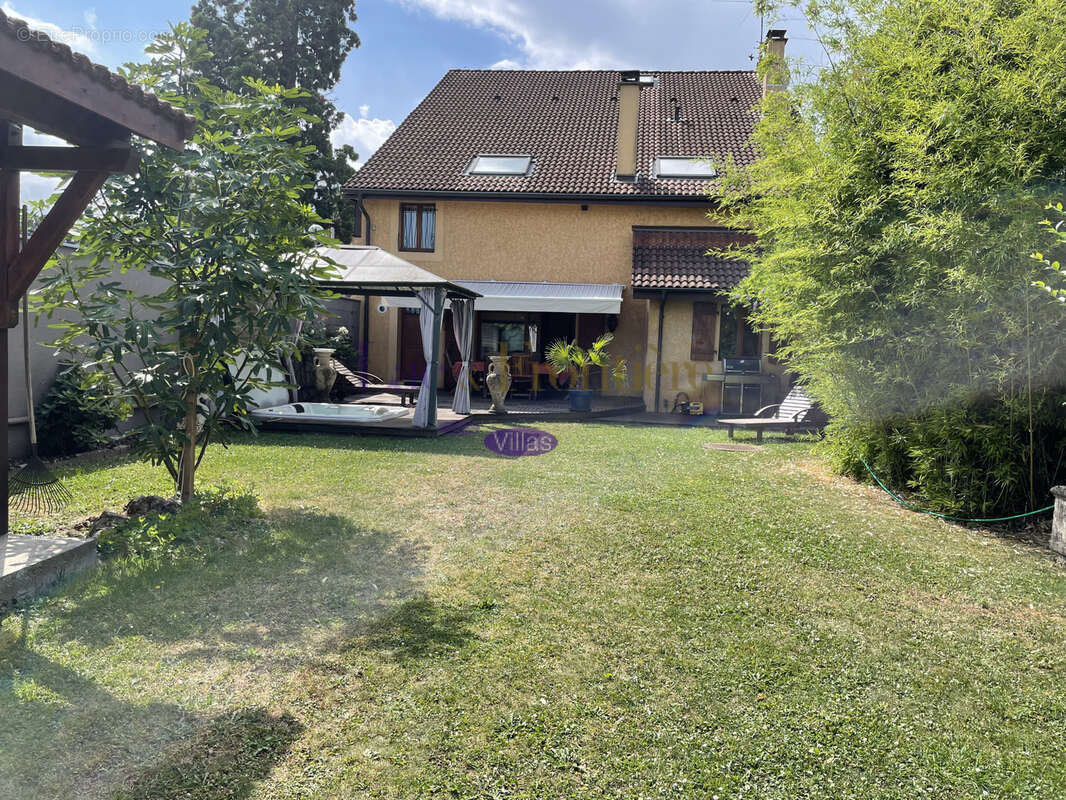 Maison à DOUVAINE