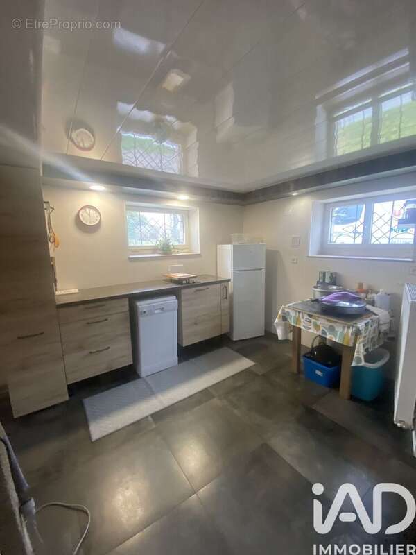 Maison 241 m² à Montaignac-Saint-Hippolyte  - photo 5
