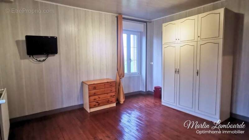 Maison à SAINT-LEONARD-DE-NOBLAT