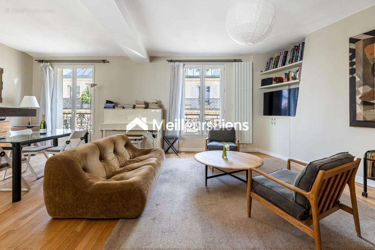 Appartement à PARIS-1E