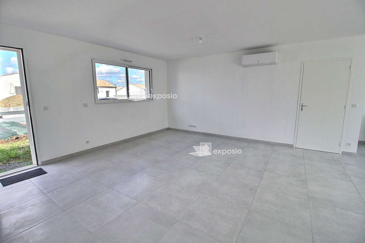 Maison Aigondigne 3 chambres et garage - photo 4