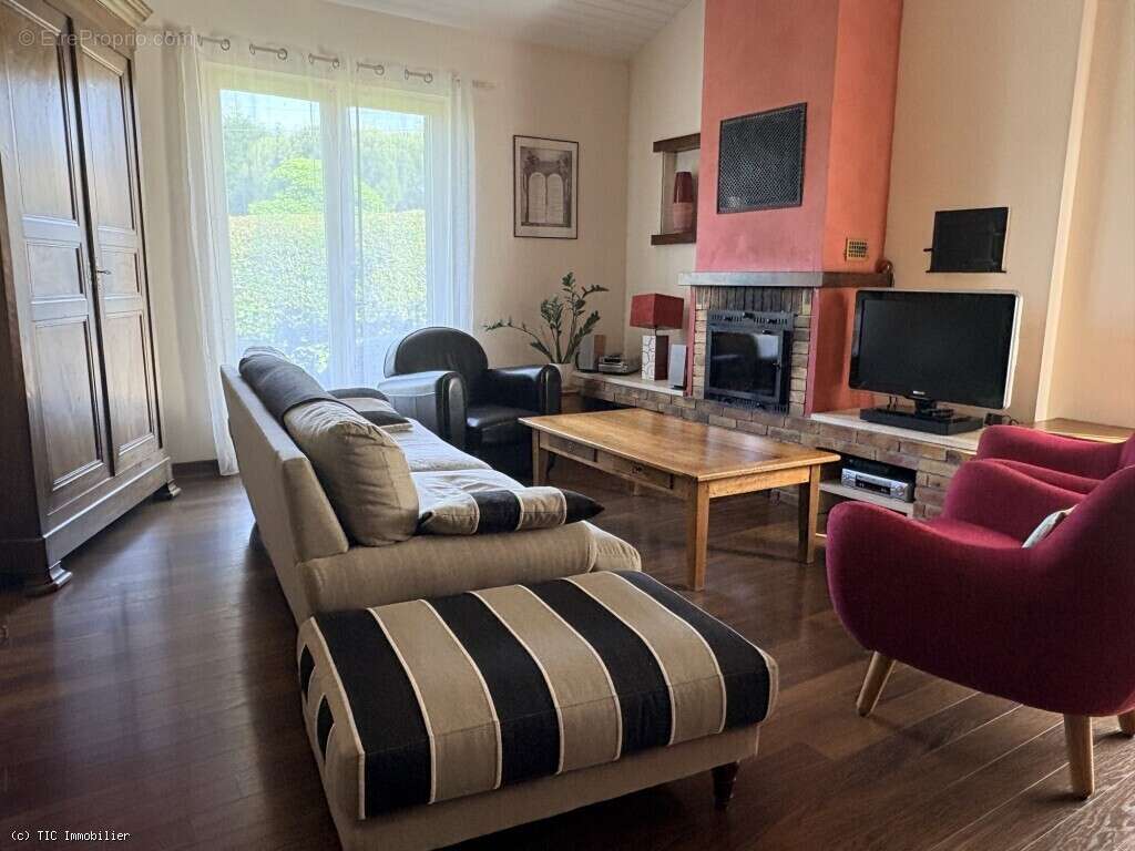 Maison contemporaine de 105 m² avec grand jardin arboré et piscine chauffée - photo 3