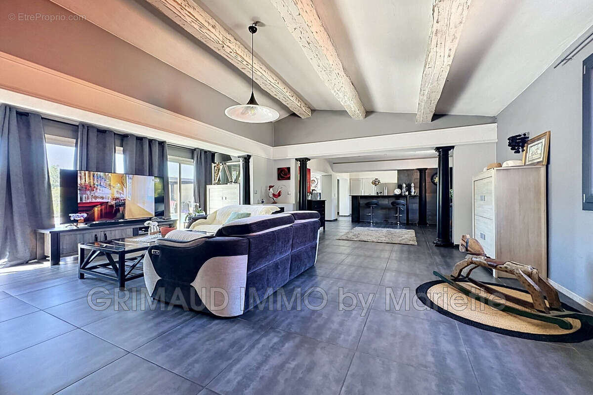 Maison à LE MUY