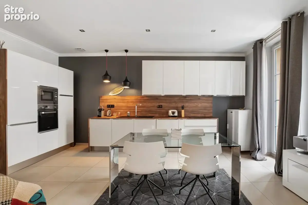 CANNES République - Appartement 3 pièces rénové - photo 3