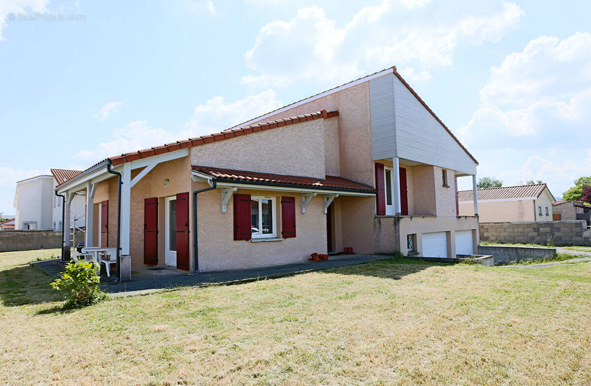 Maison à SAINT-BONNET-PRES-RIOM