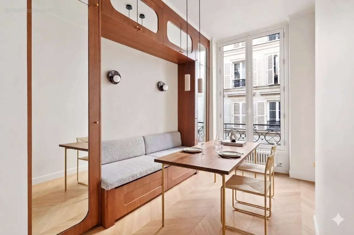 Appartement à PARIS-1E