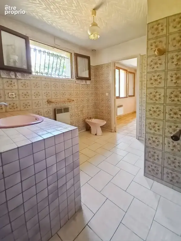 VDO-Vieux Bourg -5 pcs--3/4 Chambres- (+ de 251 m2) Piscine-S/sol Total-Terrain; 600m2 - photo 9