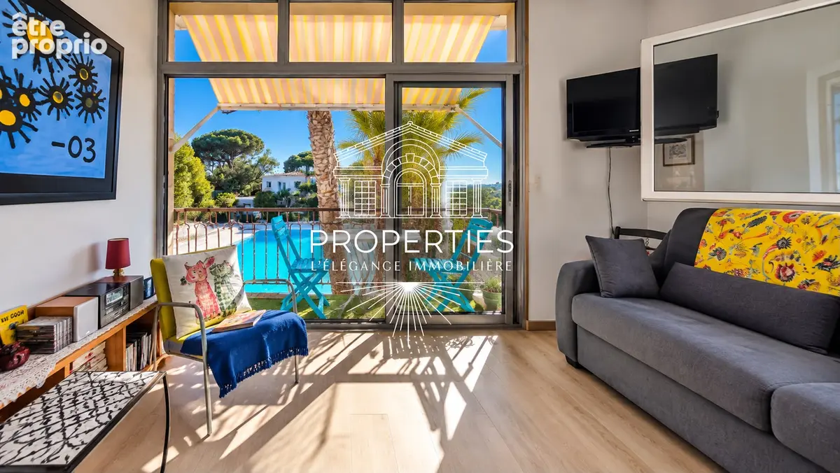 Le lavandou -  t2 renové - dernier etage - balcon - piscine  - parking privatif - photo 2