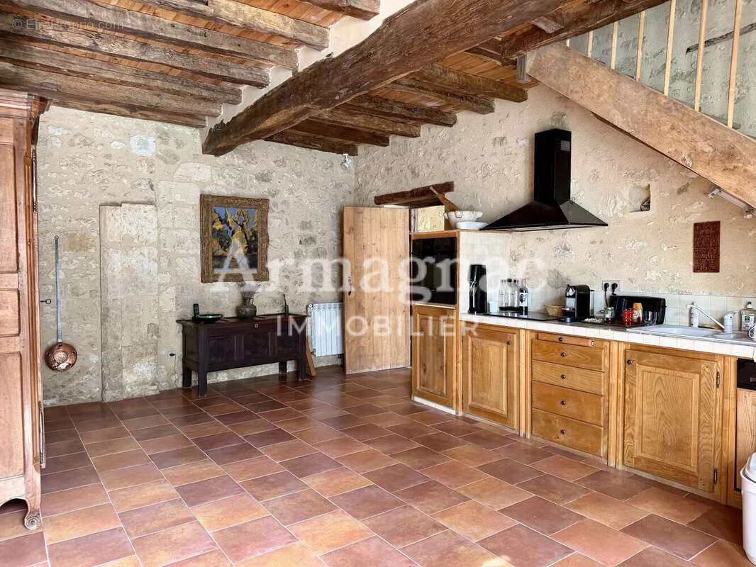 Maison de village en pierre avec jardin - photo 2