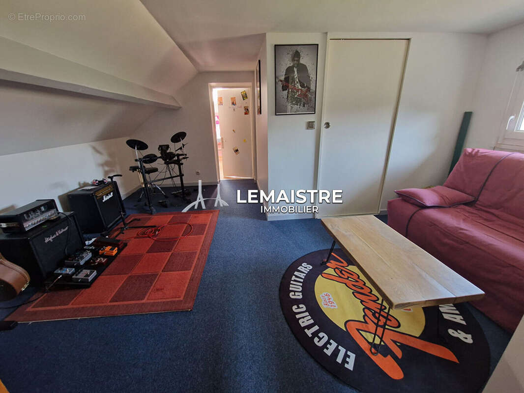 Maison à LES TROIS-PIERRES